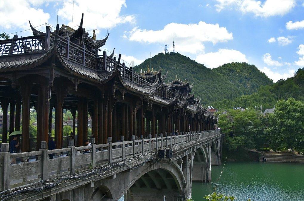 同事都好油腻，该如何心平气和相处？游戏画面
